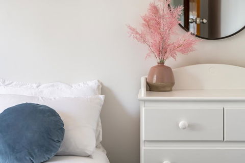 Moonah House-10 Mins To CBD & MONA, 4BR, 2 BATH, Great View, Park 3 Cars, Sleep 11, King Bed, En-suite - Accommodation Search 1