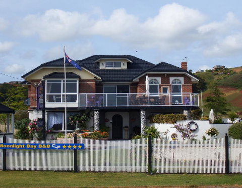 Moonlight Bay B&B Guest House - Accommodation Search 1