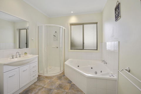 NELSON COVE 2 - Townhouse A Short Walk To Town - Accommodation Search 3