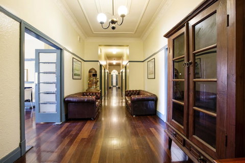 Captain Stirling Hotel - Accommodation Search 6