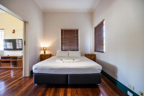 Captain Stirling Hotel - Accommodation Search 1