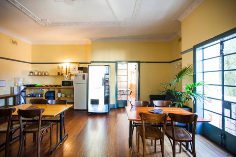 Captain Stirling Hotel - Accommodation Search 29
