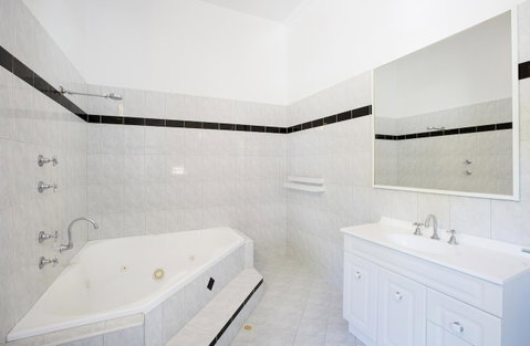 Captain Stirling Hotel - Accommodation Search 9