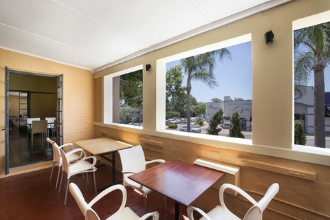Captain Stirling Hotel - Accommodation Search 14