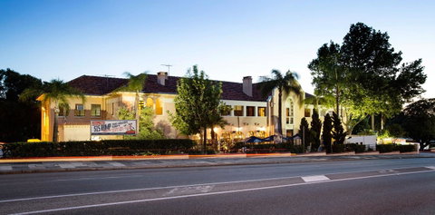 Captain Stirling Hotel - Accommodation Search 0