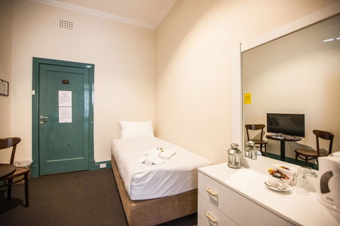 Captain Stirling Hotel - Accommodation Search 34