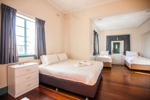Captain Stirling Hotel - Accommodation Search 37