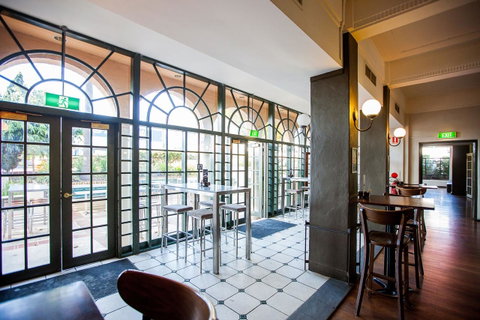 Captain Stirling Hotel - Accommodation Search 39