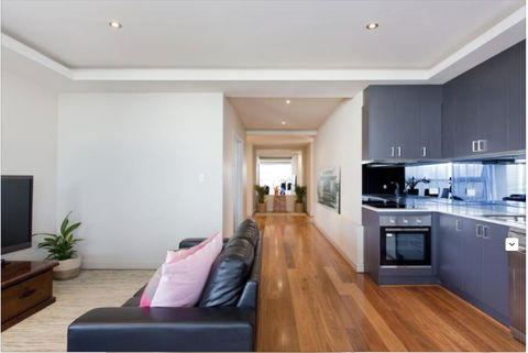 Adele's Luxury South Beach Apartment With King Bed - Accommodation Search 12