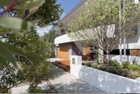 Adele's Luxury South Beach Apartment With King Bed - Accommodation Search 20