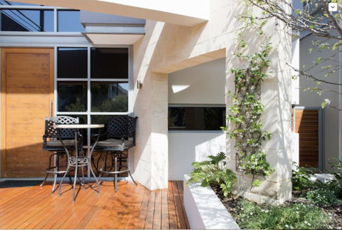 Adele's Luxury South Beach Apartment With King Bed - Accommodation Search 21