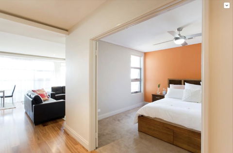 Adele's Luxury South Beach Apartment With King Bed - Accommodation Search 4