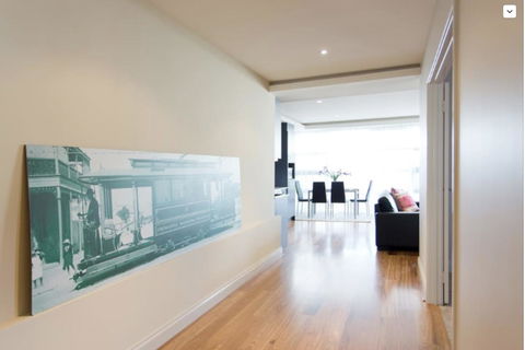 Adele's Luxury South Beach Apartment With King Bed - Accommodation Search 11