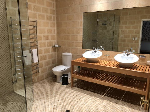 Caves Road Guest Houses - Accommodation Search 17