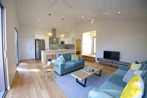 Sunny Blinco Street House - Accommodation Search 2