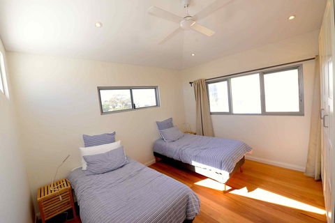 Sunny Blinco Street House - Accommodation Search 10