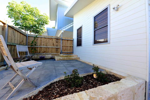 Sunny Blinco Street House - Accommodation Search 12