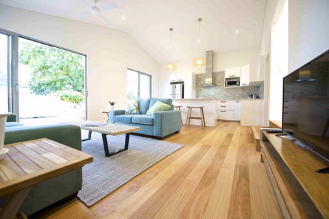 Sunny Blinco Street House - Accommodation Search 1