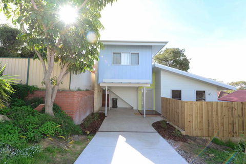 Sunny Blinco Street House - Accommodation Search 13