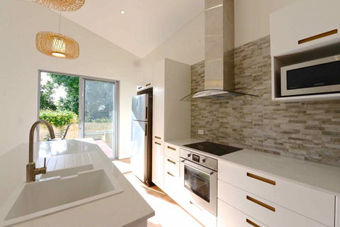 Sunny Blinco Street House - Accommodation Search 3