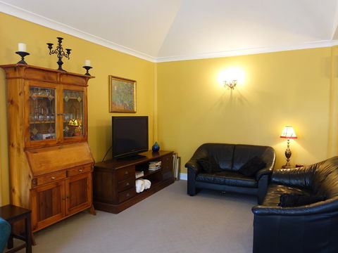 The Blacksmiths Cottage - Accommodation Search 11