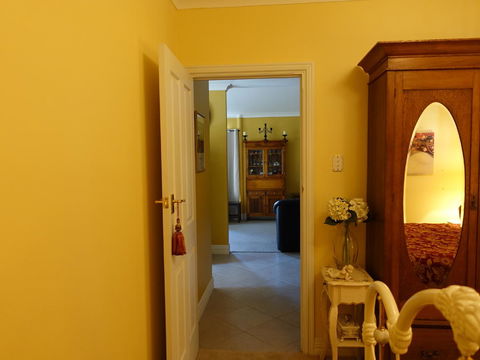 The Blacksmiths Cottage - Accommodation Search 25