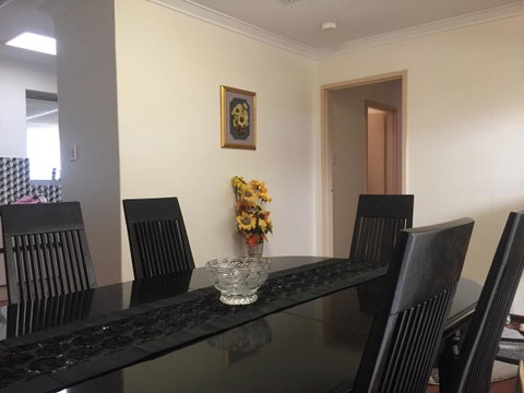 â˜… Stylish Family Home! â˜… - Accommodation Search 7