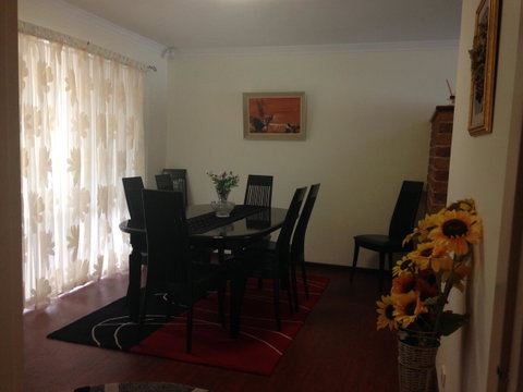 â˜… Stylish Family Home! â˜… - Accommodation Search 8