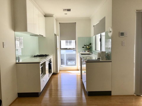 Gerring Court With Free 1 Car Bay Parking - Accommodation Search 10
