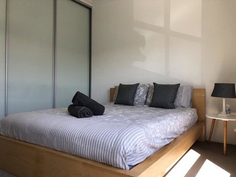 Gerring Court With Free 1 Car Bay Parking - Accommodation Search 2
