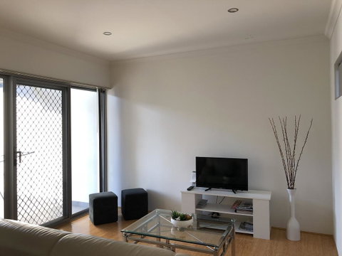 Gerring Court With Free 1 Car Bay Parking - Accommodation Search 12