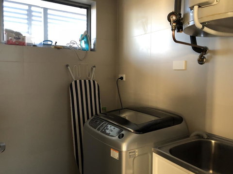 Gerring Court With Free 1 Car Bay Parking - Accommodation Search 16