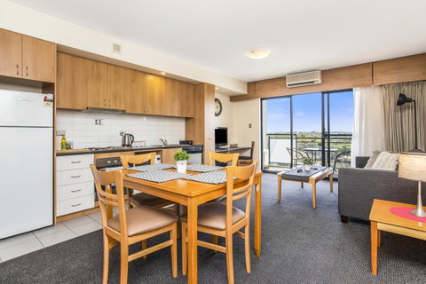 508 Stupendous Sunsets & Views Pool Gym Parking - Accommodation Search 10