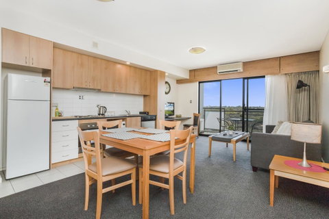 508 Stupendous Sunsets & Views Pool Gym Parking - Accommodation Search 11