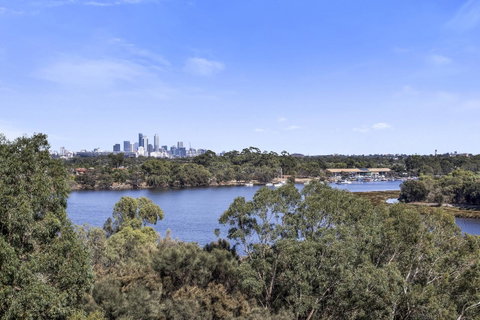 508 Stupendous Sunsets & Views Pool Gym Parking - Accommodation Search 32