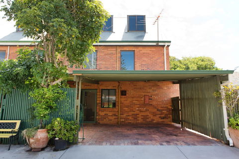 Monument Hill Townhouse - Fremantle - Accommodation Search 24
