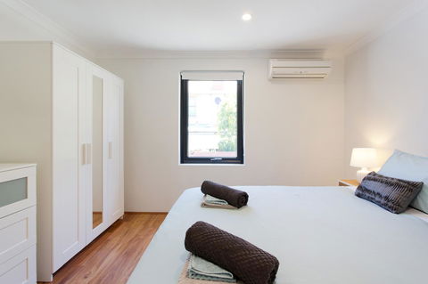 Monument Hill Townhouse - Fremantle - Accommodation Search 7