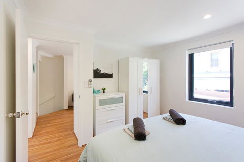 Monument Hill Townhouse - Fremantle - Accommodation Search 8