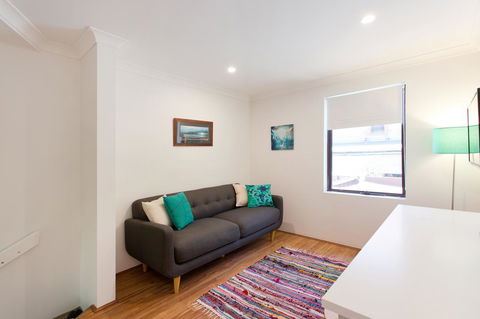Monument Hill Townhouse - Fremantle - Accommodation Search 9
