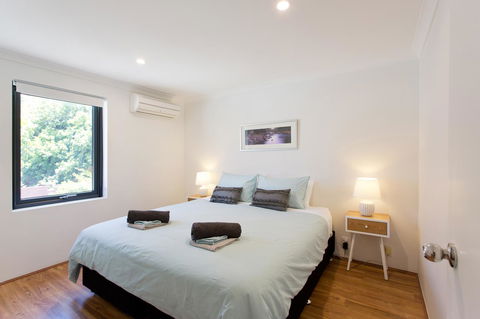 Monument Hill Townhouse - Fremantle - Accommodation Search 6