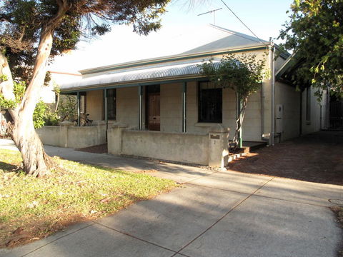 The Russell House - Accommodation Search 23