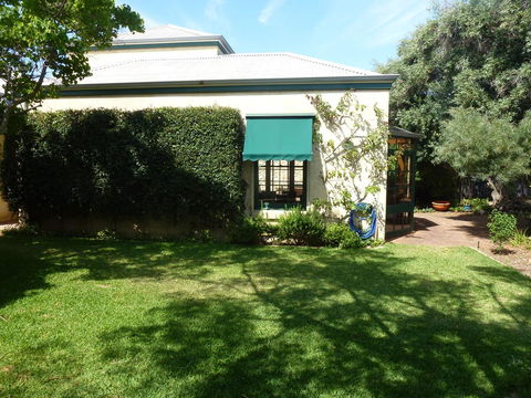The Russell House - Accommodation Search 19
