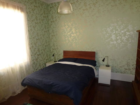 The Russell House - Accommodation Search 11