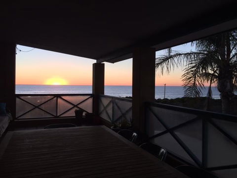 Surf Views - Accommodation Search 0