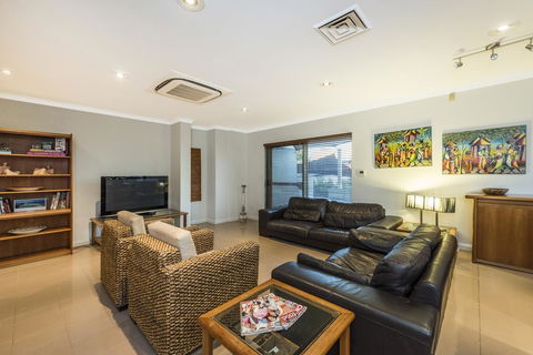 Perth Luxury Accommodation - Accommodation Search 25