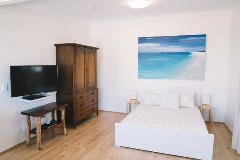 Sun Studio - Accommodation Search 6