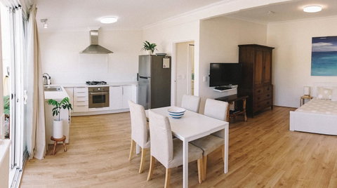 Sun Studio - Accommodation Search 2