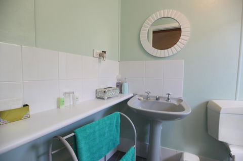 Jacaranda Guest House - Accommodation Search 9