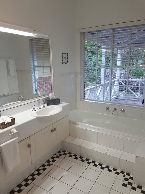 Two Sisters Chalets - Accommodation Search 2