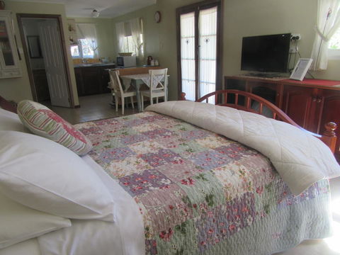 Di's Cabin In Dwellingup - Accommodation Search 11